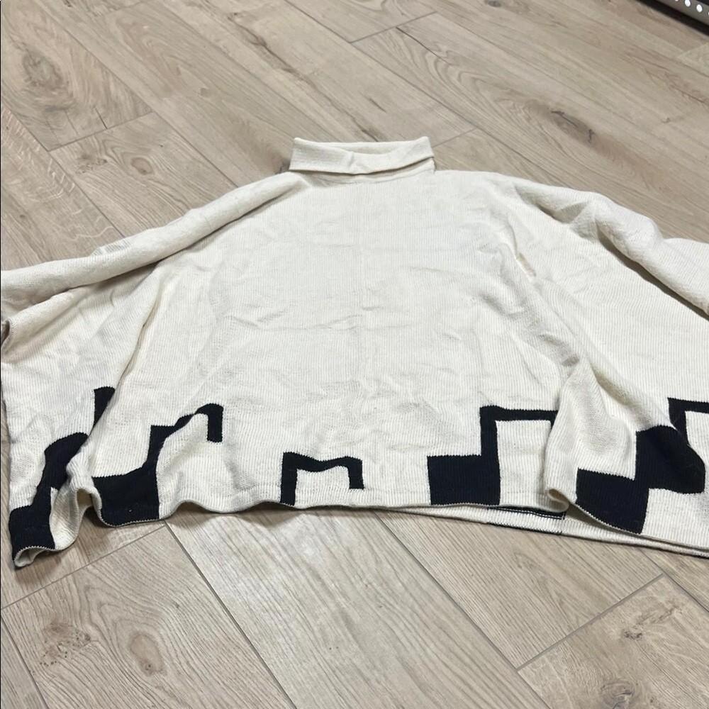 100% Alpaca Cream and Black Turtleneck Sweater